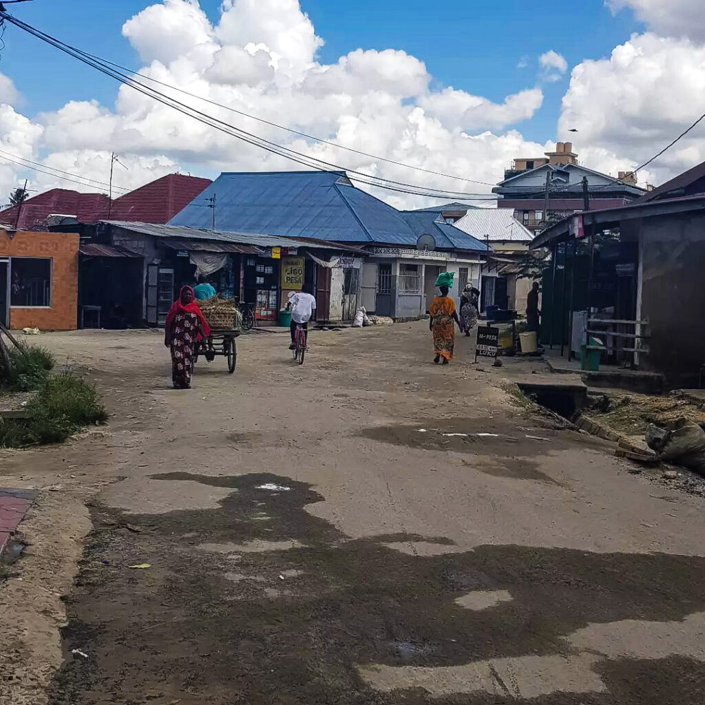 Scene di vita quotidiana a Dar es salaam